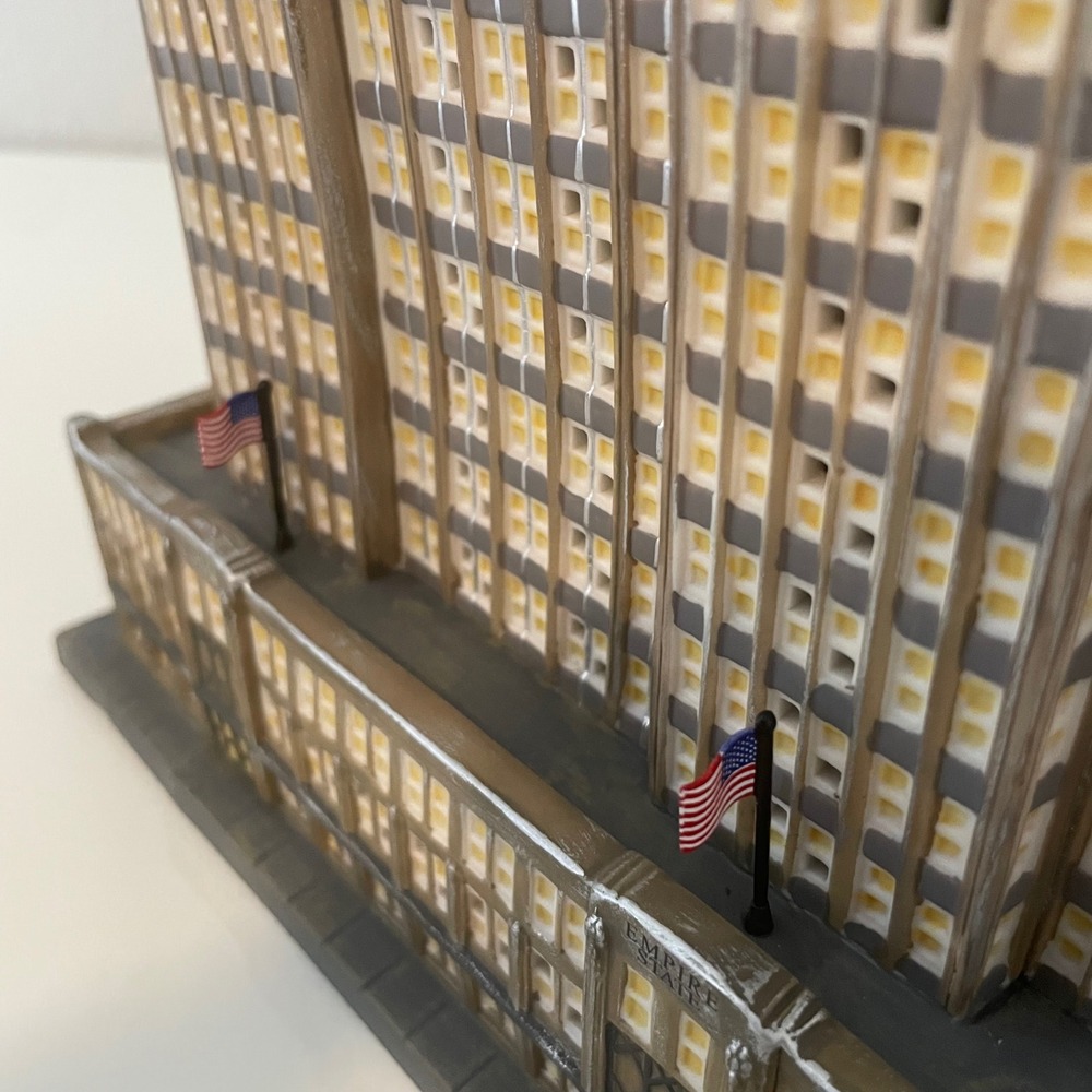 Department 56 Empire State Building Christmas in the City 56-59207 Works Flags - Picture 9 of 12